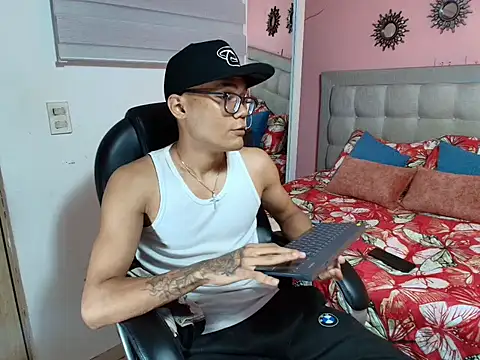 Snapshot of aron_big_big chatting on 10.21.25 aron big big online show from 10.21.25