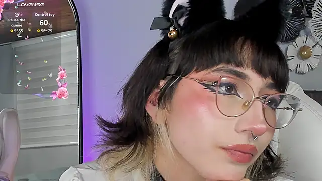 Snapshot of valkyra_catnoir chatting on 10.23.25 valkyra catnoir online show from 10.23.25
