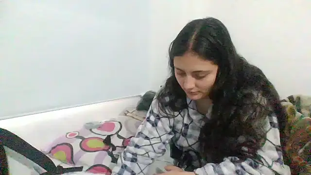 Layla Latina online show from 11.29.25