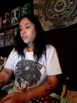 Snapshot of Isis_Bathory chatting on 11.20.25 Isis Bathory online show from 11.20.25