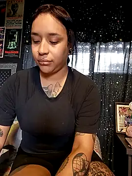 Snapshot of Isis_Bathory chatting on 11.26.25 Isis Bathory online show from 11.26.25