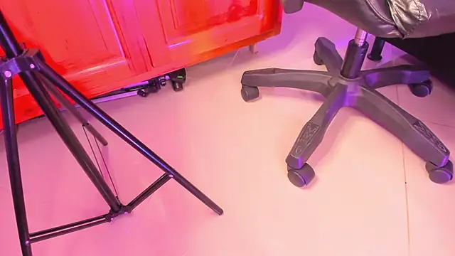 kittymonroe1 online show from 04.13.26