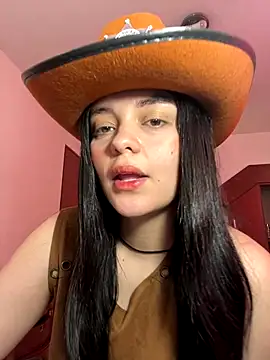 Snapshot of Selena_Roa chatting on 10.31.25 Selena Roa online show from 10.31.25