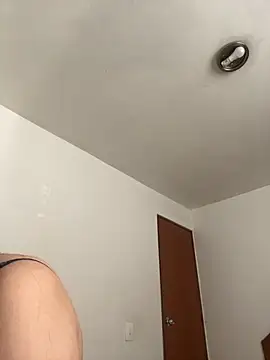 Snapshot of Selena_Roa chatting on 11.22.25 Selena Roa online show from 11.22.25