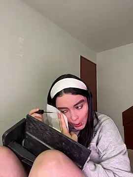 Snapshot of Selena_Roa chatting on 12.14.25 Selena Roa online show from 12.14.25