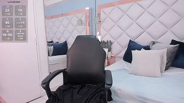 Snapshot of mirandaduboiss chatting on 11.07.25 mirandaduboiss online show from 11.07.25