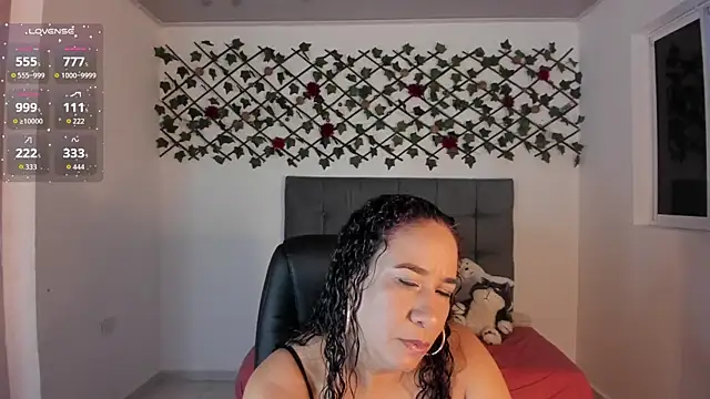 Snapshot of Karly_Closson chatting on 11.22.25 Karly Closson online show from 11.22.25