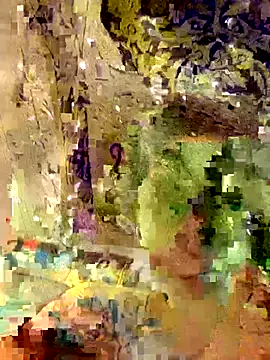 Snapshot of kutekiwi chatting on 12.18.25 kutekiwi online show from 12.18.25