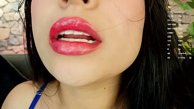 Snapshot of mia_roux1 chatting on 11.13.25 mia roux1 online show from 11.13.25