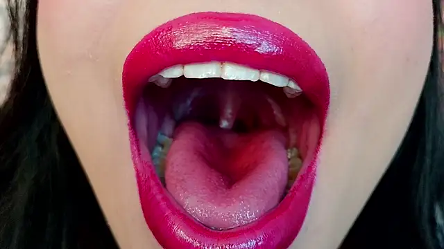 Snapshot of mia_roux1 chatting on 11.23.25 mia roux1 online show from 11.23.25