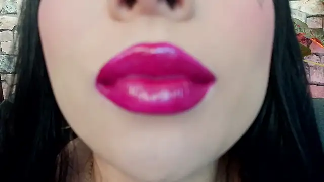 Snapshot of mia_roux1 chatting on 11.23.25 mia roux1 online show from 11.23.25