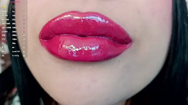 Snapshot of mia_roux1 chatting on 11.29.25 mia roux1 online show from 11.29.25