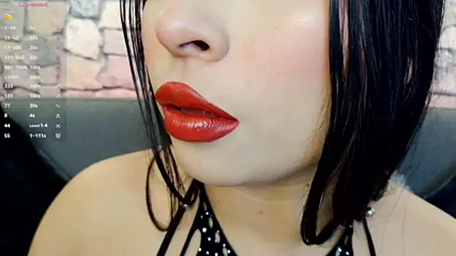 Snapshot of mia_roux1 chatting on 11.29.25 mia roux1 online show from 11.29.25