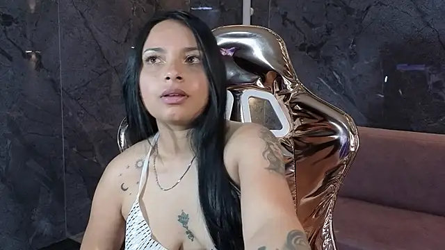 Snapshot of Odette_b chatting on 10.23.25 Odette b online show from 10.23.25