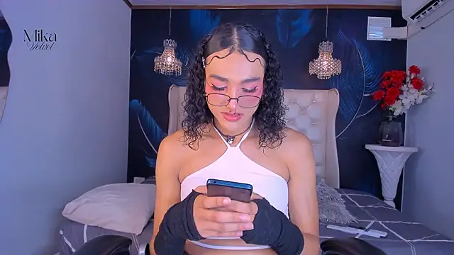 Snapshot of Mika__velvet chatting on 02.19.26 Mika velvet online show from 02.19.26