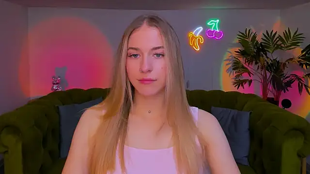 Snapshot of sassy_cutie chatting on 11.13.25 sassy cutie online show from 11.13.25