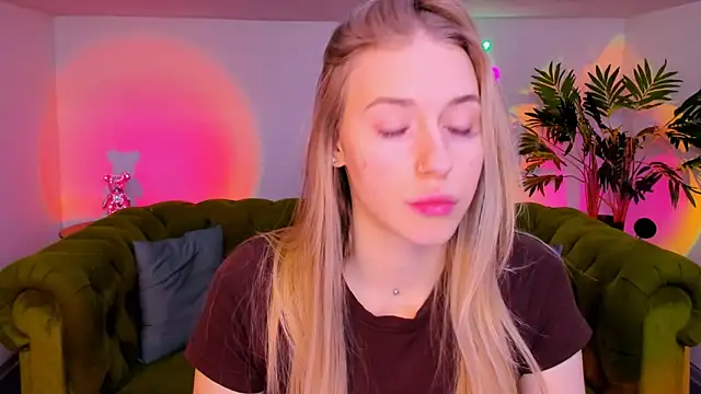 Snapshot of sassy_cutie chatting on 11.18.25 sassy cutie online show from 11.18.25