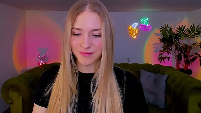 Snapshot of sassy_cutie chatting on 11.26.25 sassy cutie online show from 11.26.25