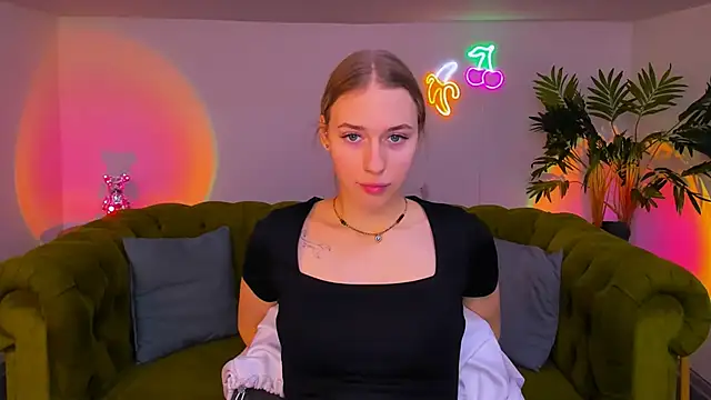 Snapshot of sassy_cutie chatting on 12.01.25 sassy cutie online show from 12.01.25