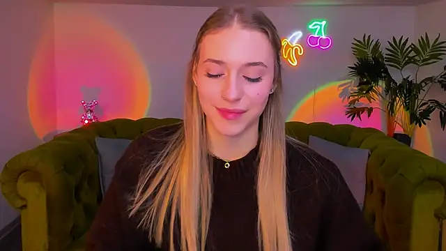 Snapshot of sassy_cutie chatting on 12.02.25 sassy cutie online show from 12.02.25