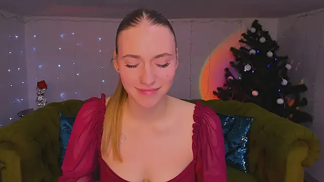 Snapshot of sassy_cutie chatting on 12.18.25 sassy cutie online show from 12.18.25