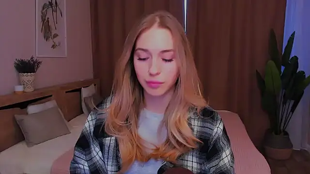 Snapshot of sassy_cutie chatting on 02.08.26 sassy cutie online show from 02.08.26