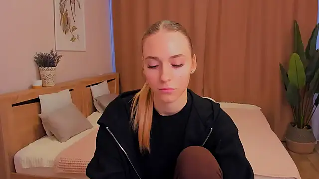 Snapshot of sassy_cutie chatting on 02.18.26 sassy cutie online show from 02.18.26