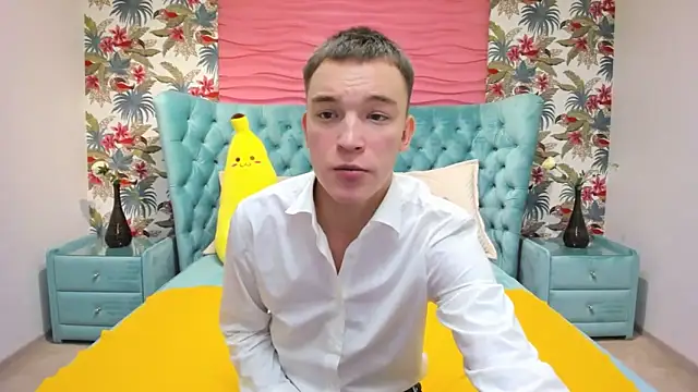 Snapshot of Derek_Banville chatting on 10.31.25 Derek Banville online show from 10.31.25