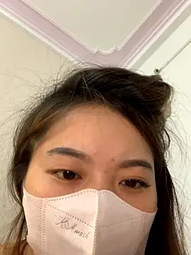 Snapshot of helo-kitty chatting on 10.24.25 helo-kitty online show from 10.24.25