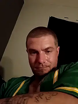 Snapshot of DadDDick925 chatting on 10.21.25 DadDDick925 online show from 10.21.25