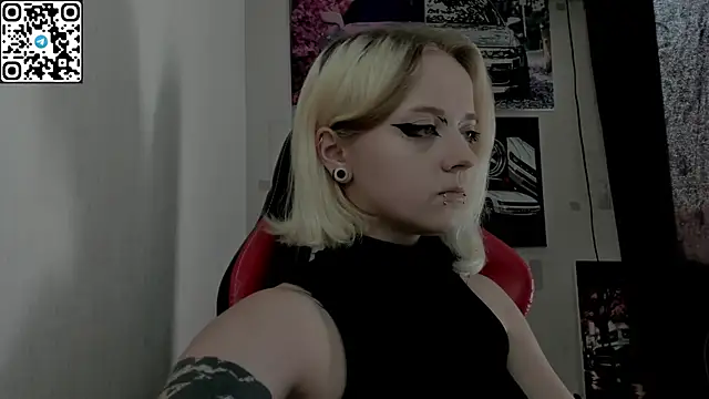Snapshot of Holy_Mistress_S chatting on 07.18.26 Holy Mistress S online show from 07.18.26