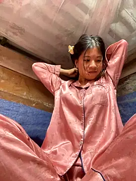 ninixinh online show from 10.30.25