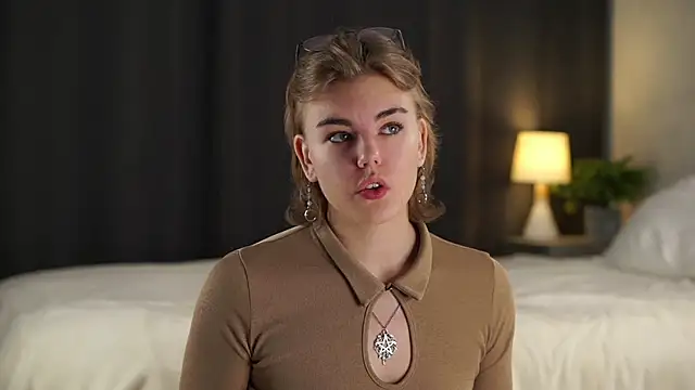 Snapshot of MelodyBaur chatting on 11.06.25 MelodyBaur online show from 11.06.25