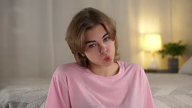 Snapshot of MelodyBaur chatting on 11.09.25 MelodyBaur online show from 11.09.25