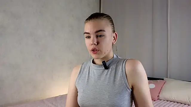 Snapshot of MelodyBaur chatting on 04.02.26 MelodyBaur online show from 04.02.26