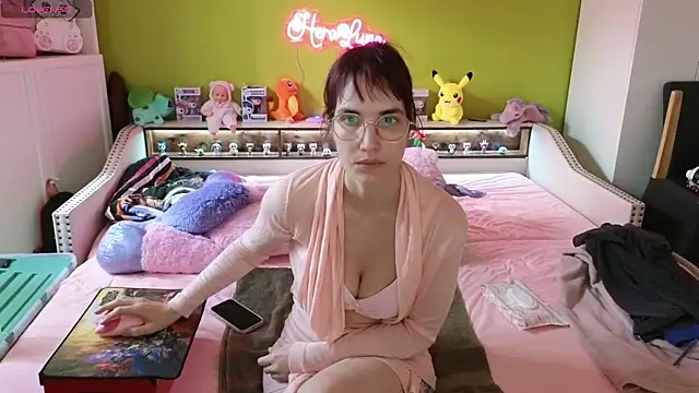 Snapshot of _HeraLuna_ chatting on 11.09.25 HeraLuna online show from 11.09.25