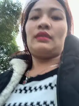 Snapshot of Lara-11 chatting on 12.15.25 Lara-11 online show from 12.15.25