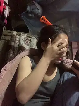 Snapshot of Lara-11 chatting on 12.16.25 Lara-11 online show from 12.16.25