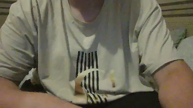 Snapshot of guywithboobs chatting on 10.24.25 guywithboobs online show from 10.24.25