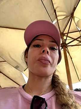 Snapshot of sayanapeach chatting on 11.30.25 sayanapeach online show from 11.30.25