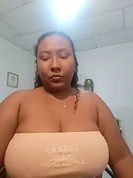 Snapshot of KaroldelaTorree chatting on 11.03.25 KaroldelaTorree online show from 11.03.25