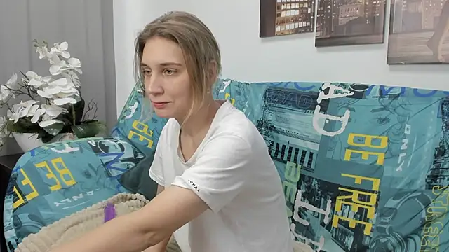 Snapshot of Tenderly_Sophie chatting on 12.05.25 Tenderly Sophie online show from 12.05.25