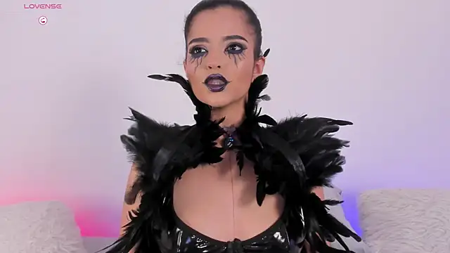 Snapshot of Sophie_Duarte chatting on 10.31.25 Sophie Duarte online show from 10.31.25