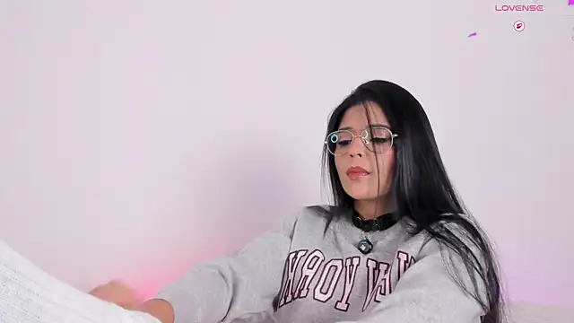 Snapshot of Sophie_Duarte chatting on 12.14.25 Sophie Duarte online show from 12.14.25