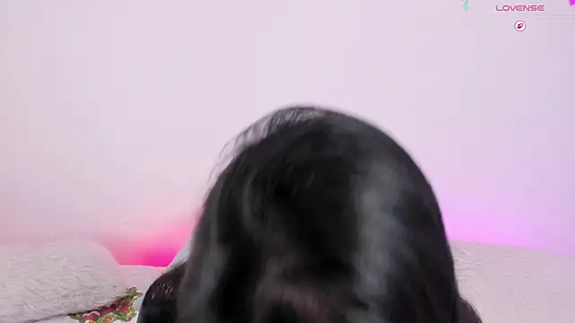 Snapshot of Sophie_Duarte chatting on 12.15.25 Sophie Duarte online show from 12.15.25