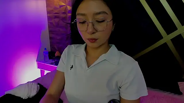 Snapshot of sydney_miller_ chatting on 04.18.26 sydney miller online show from 04.18.26