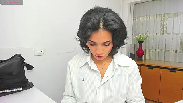 Snapshot of chloehanna chatting on 11.11.25 chloehanna online show from 11.11.25