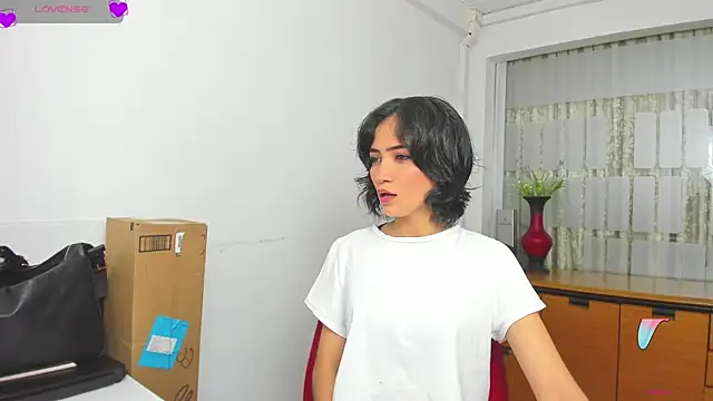 Snapshot of chloehanna chatting on 11.16.25 chloehanna online show from 11.16.25