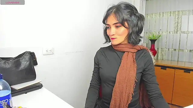 Snapshot of chloehanna chatting on 11.20.25 chloehanna online show from 11.20.25