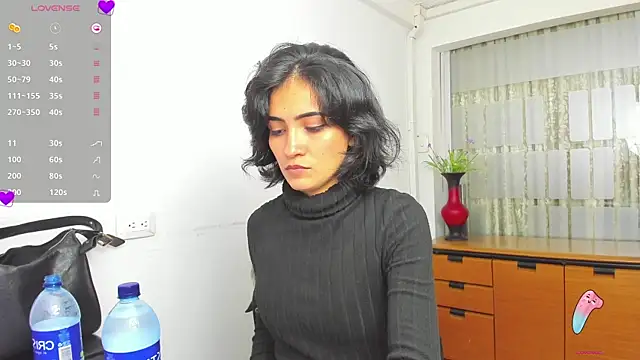 Snapshot of chloehanna chatting on 11.24.25 chloehanna online show from 11.24.25